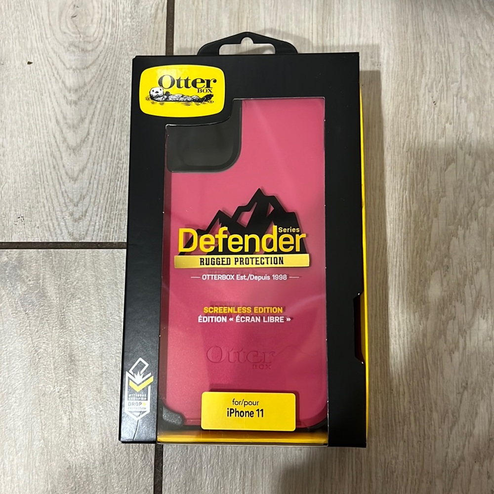 OtterBox Defender iPhone 11 - LoveBug Pink